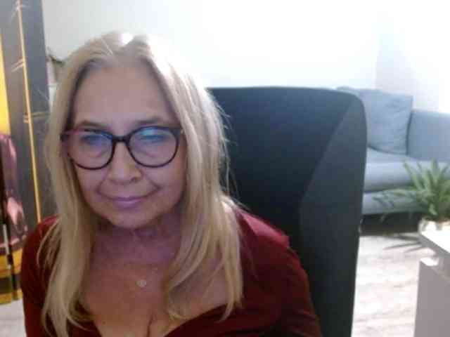 BlondeSofia webcam