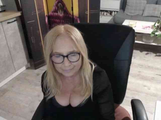 BlondeSofia webcam