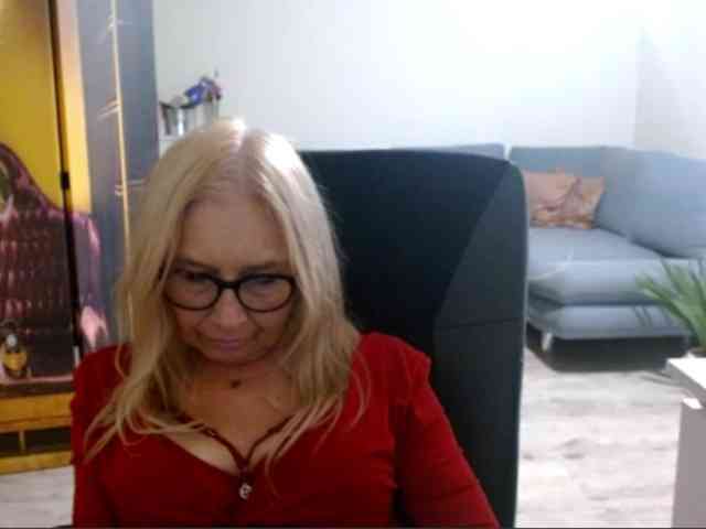 BlondeSofia webcam