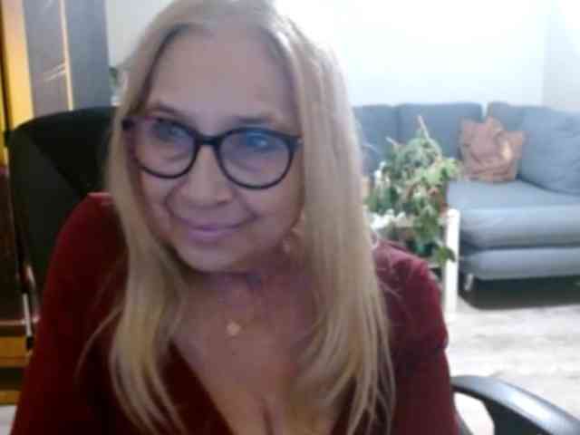 BlondeSofia webcam