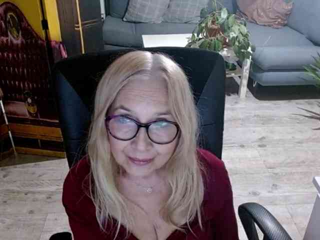 BlondeSofia webcam