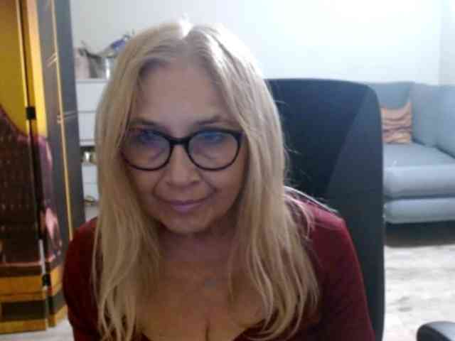 BlondeSofia webcam