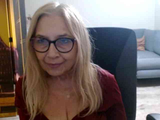 BlondeSofia webcam