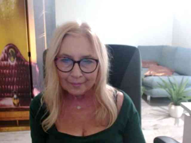 BlondeSofia webcam