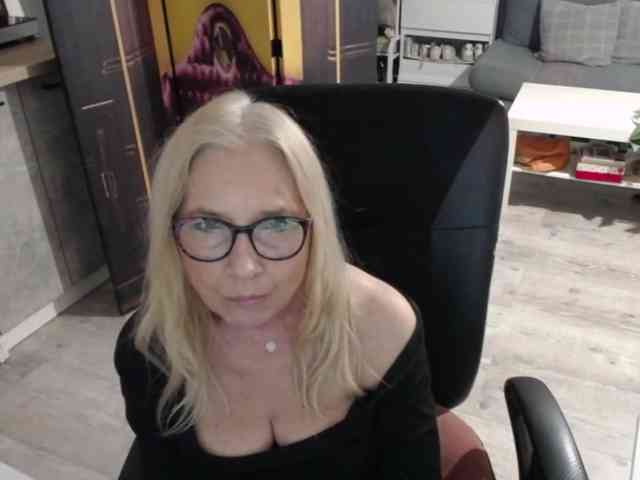BlondeSofia webcam