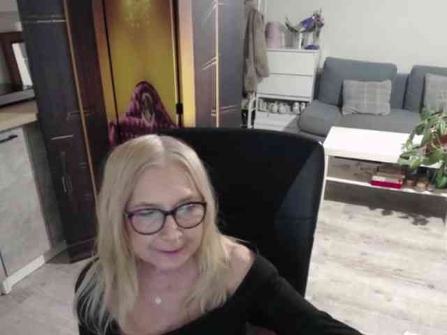 BlondeSofia webcam