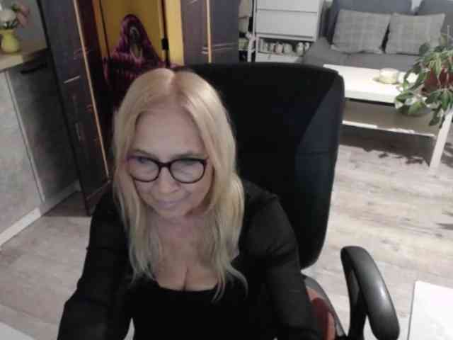 BlondeSofia webcam