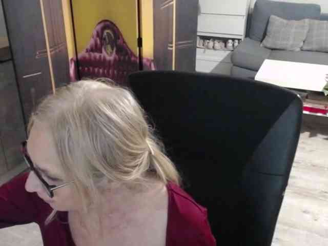 BlondeSofia webcam
