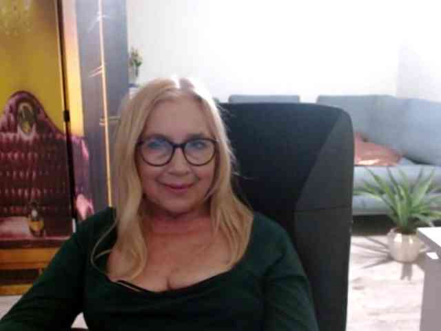 BlondeSofia webcam