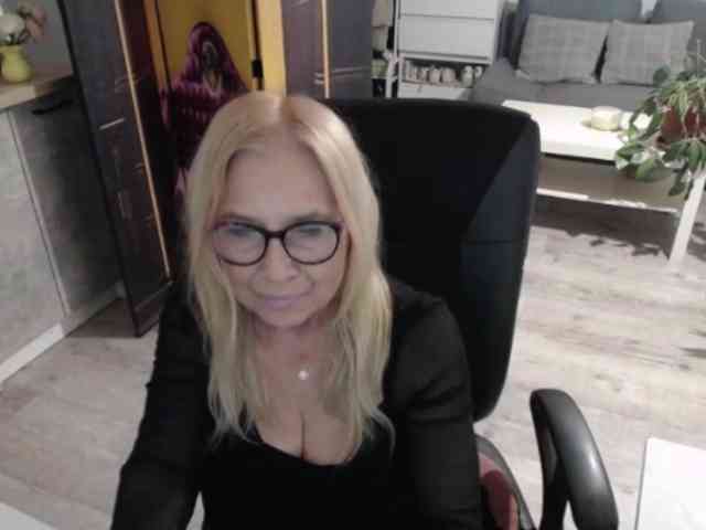 BlondeSofia webcam