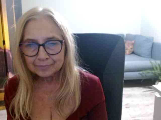BlondeSofia webcam