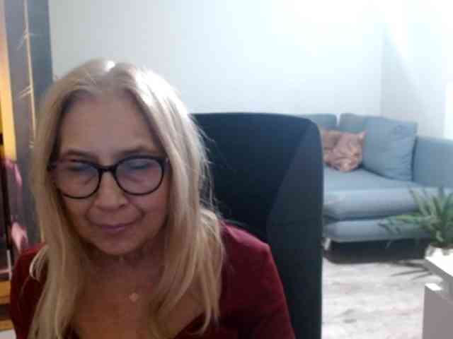 BlondeSofia webcam