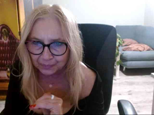 BlondeSofia webcam