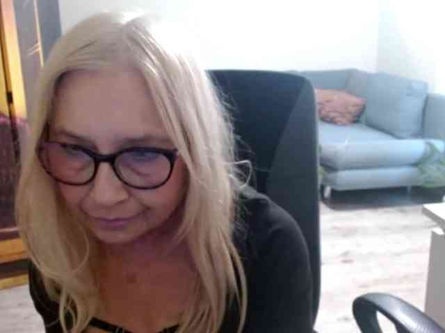 BlondeSofia webcam
