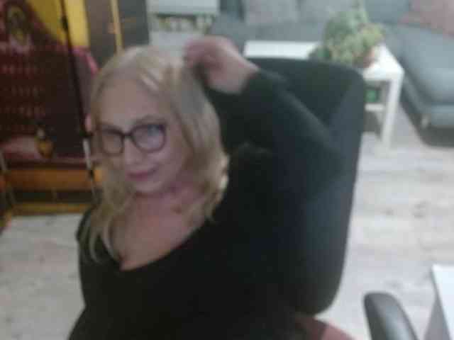 BlondeSofia webcam