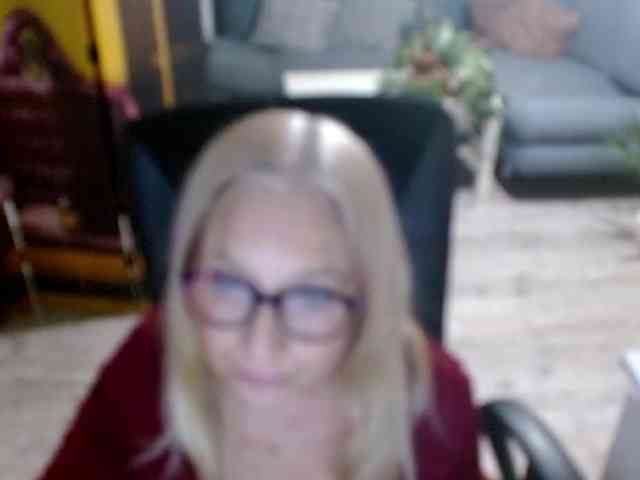 BlondeSofia webcam