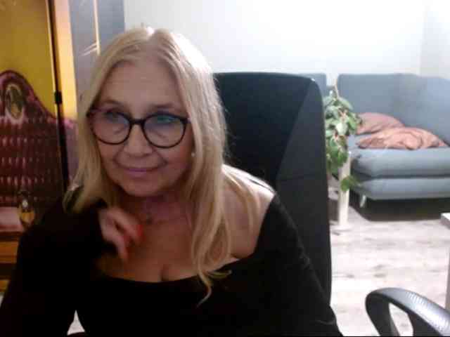 BlondeSofia webcam