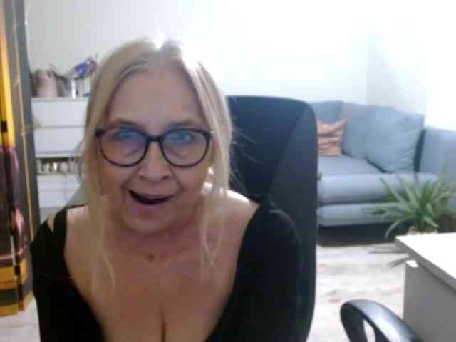 BlondeSofia webcam