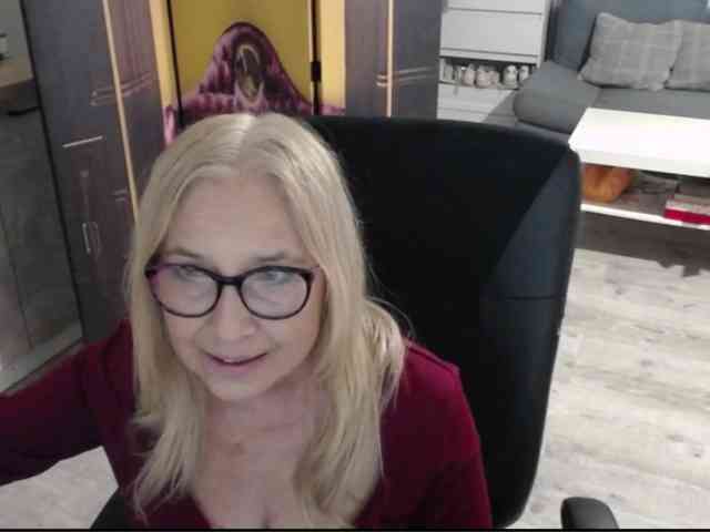 BlondeSofia webcam
