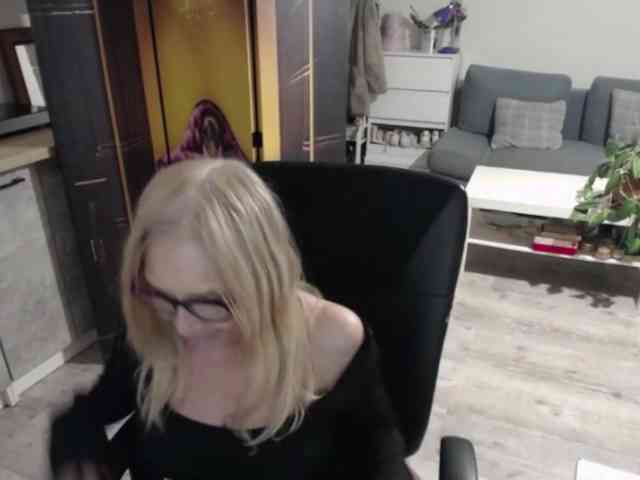 BlondeSofia webcam