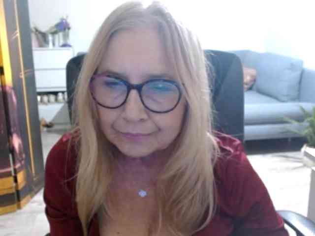 BlondeSofia webcam