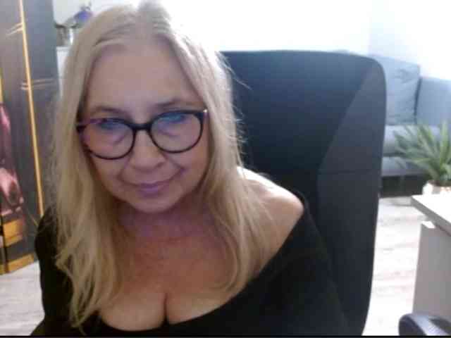 BlondeSofia webcam