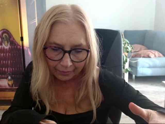 BlondeSofia webcam