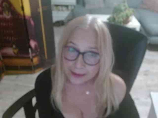 BlondeSofia webcam
