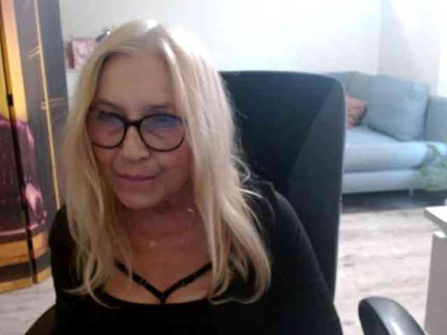 BlondeSofia webcam
