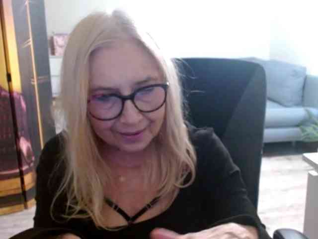 BlondeSofia webcam