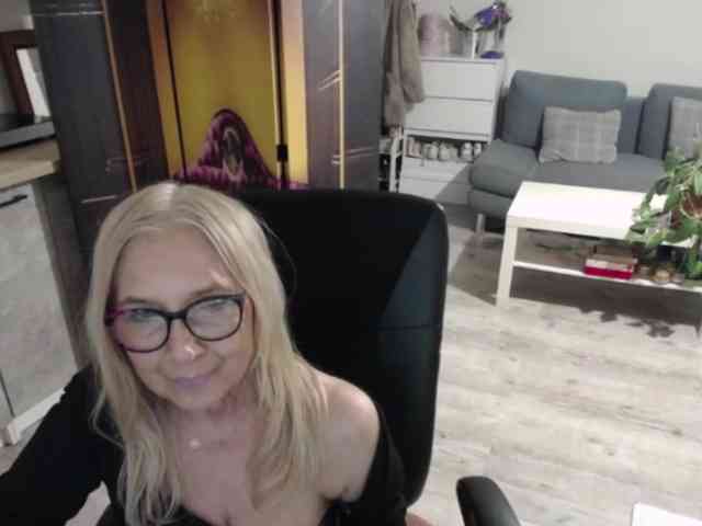 BlondeSofia webcam