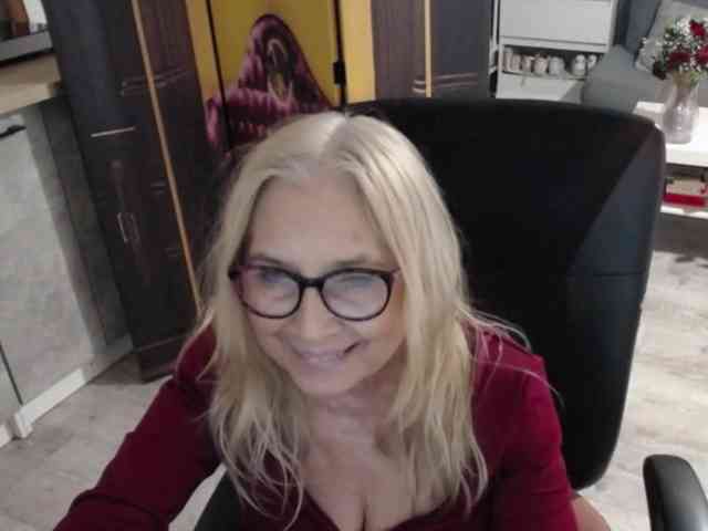 BlondeSofia webcam