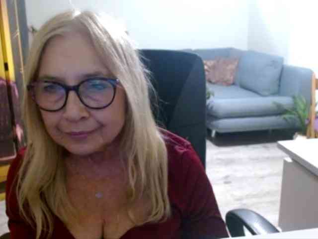 BlondeSofia webcam
