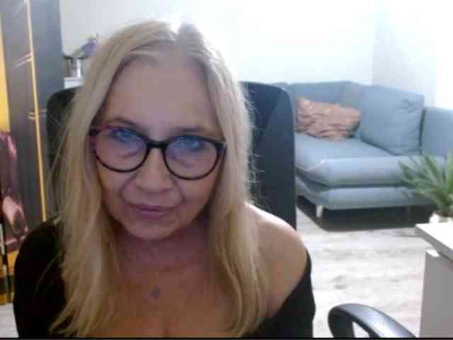 BlondeSofia webcam