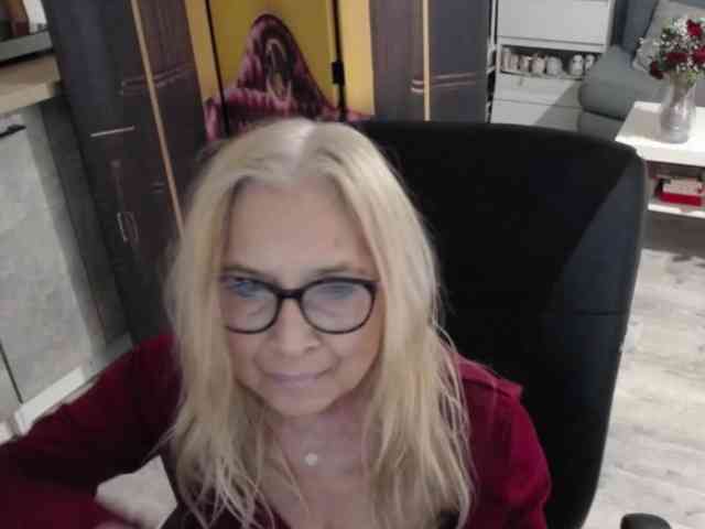 BlondeSofia webcam