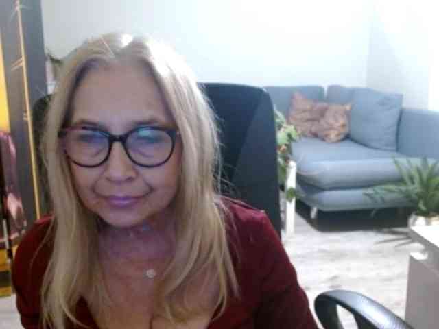BlondeSofia webcam