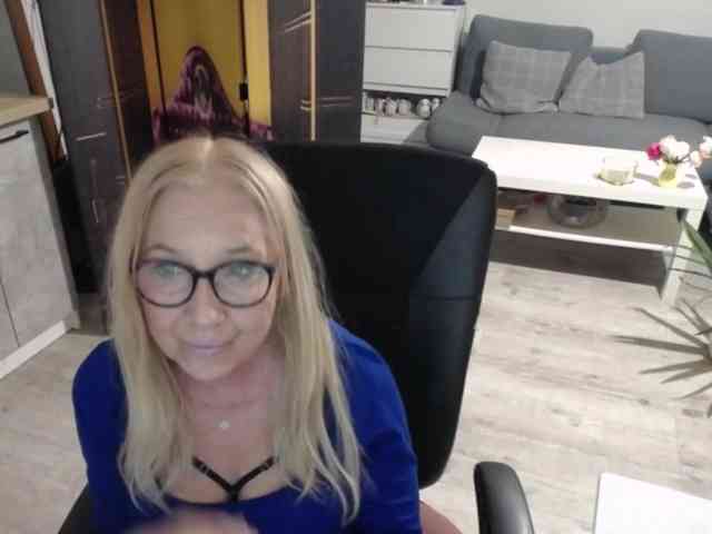 BlondeSofia webcam