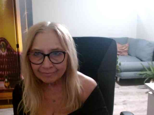 BlondeSofia webcam