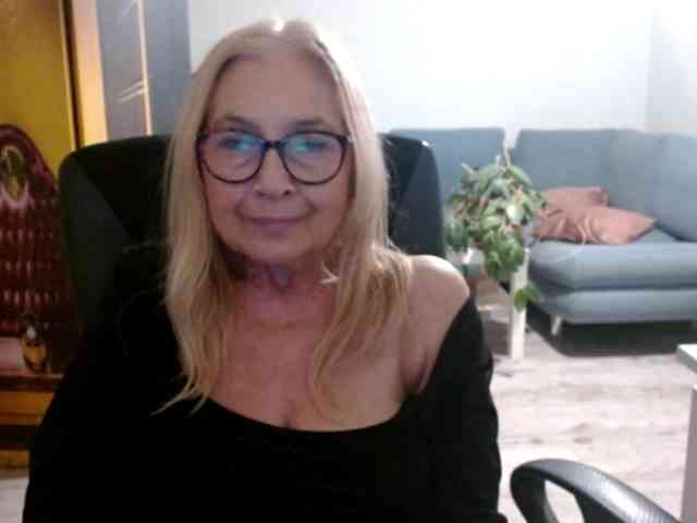 BlondeSofia webcam