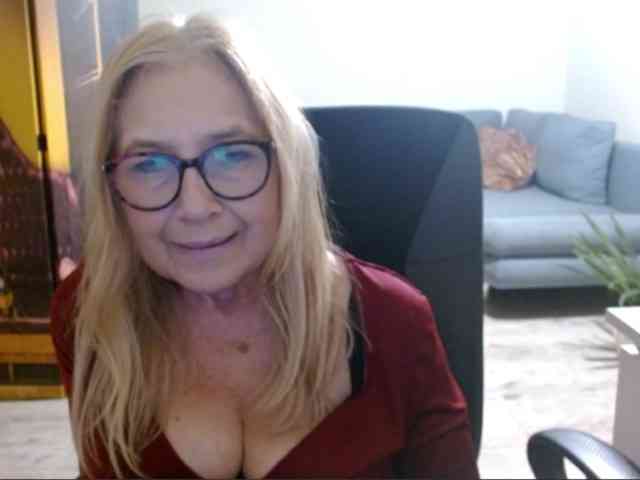 BlondeSofia webcam