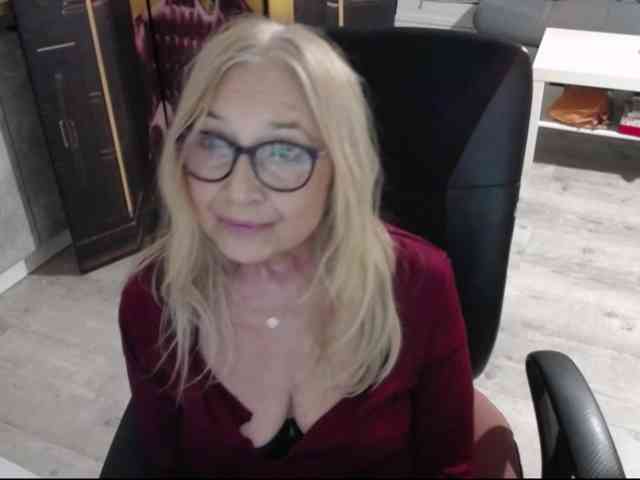 BlondeSofia webcam