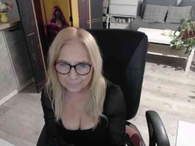 BlondeSofia webcam