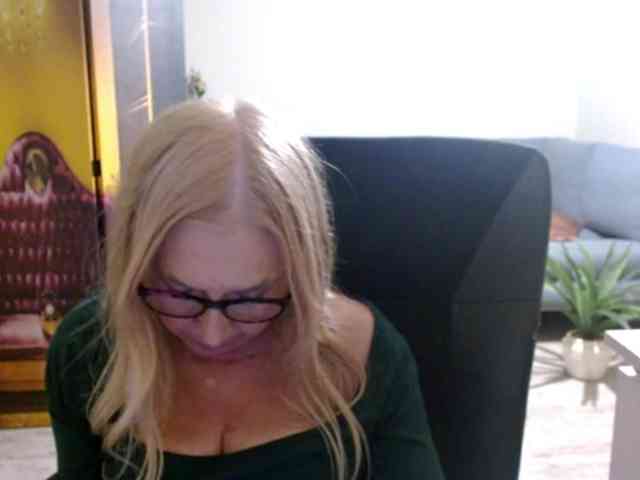 BlondeSofia webcam