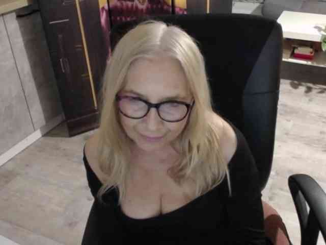 BlondeSofia webcam
