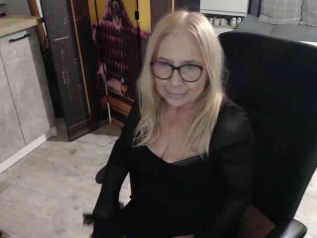 BlondeSofia webcam