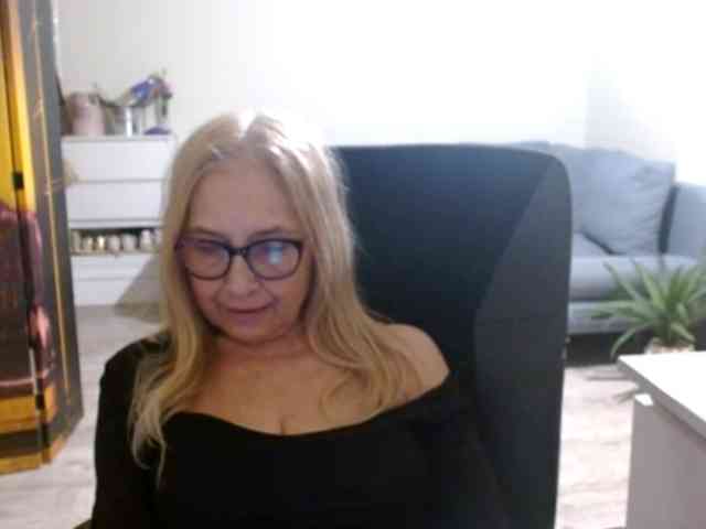 BlondeSofia webcam