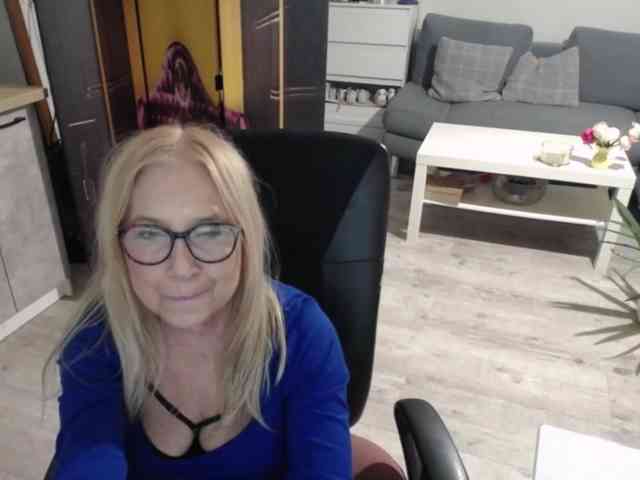 BlondeSofia webcam