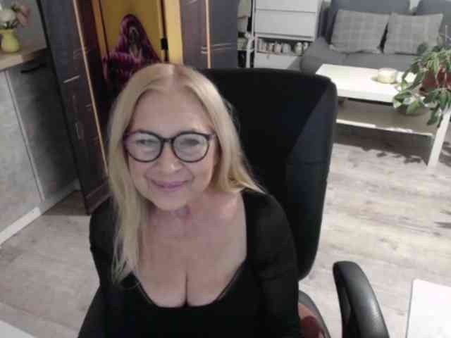 BlondeSofia webcam