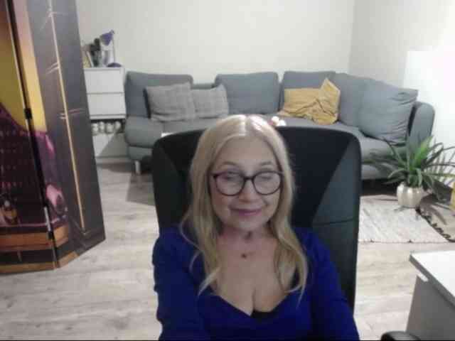 BlondeSofia webcam