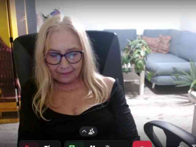 BlondeSofia bongacams